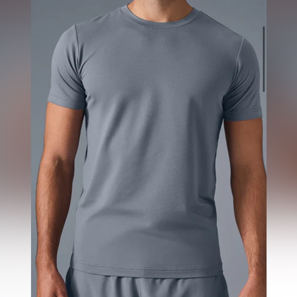 NWT alo Conquer Reform Crewneck Short Sleeve - Grey Small
